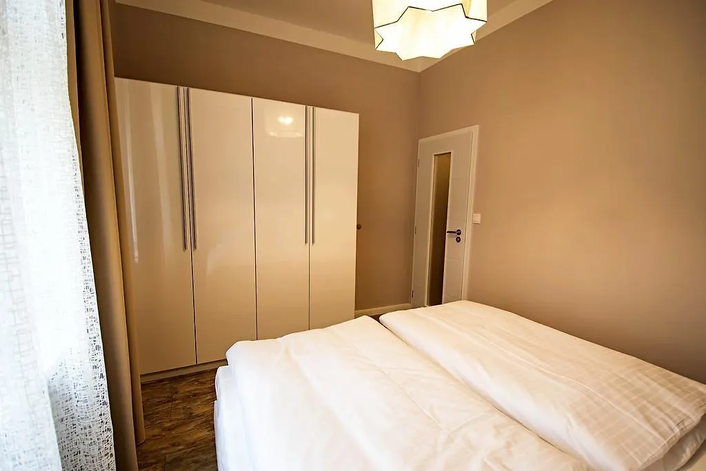 Ruterra By Golden Lady'S 3Bdr Loft Apartment Prague