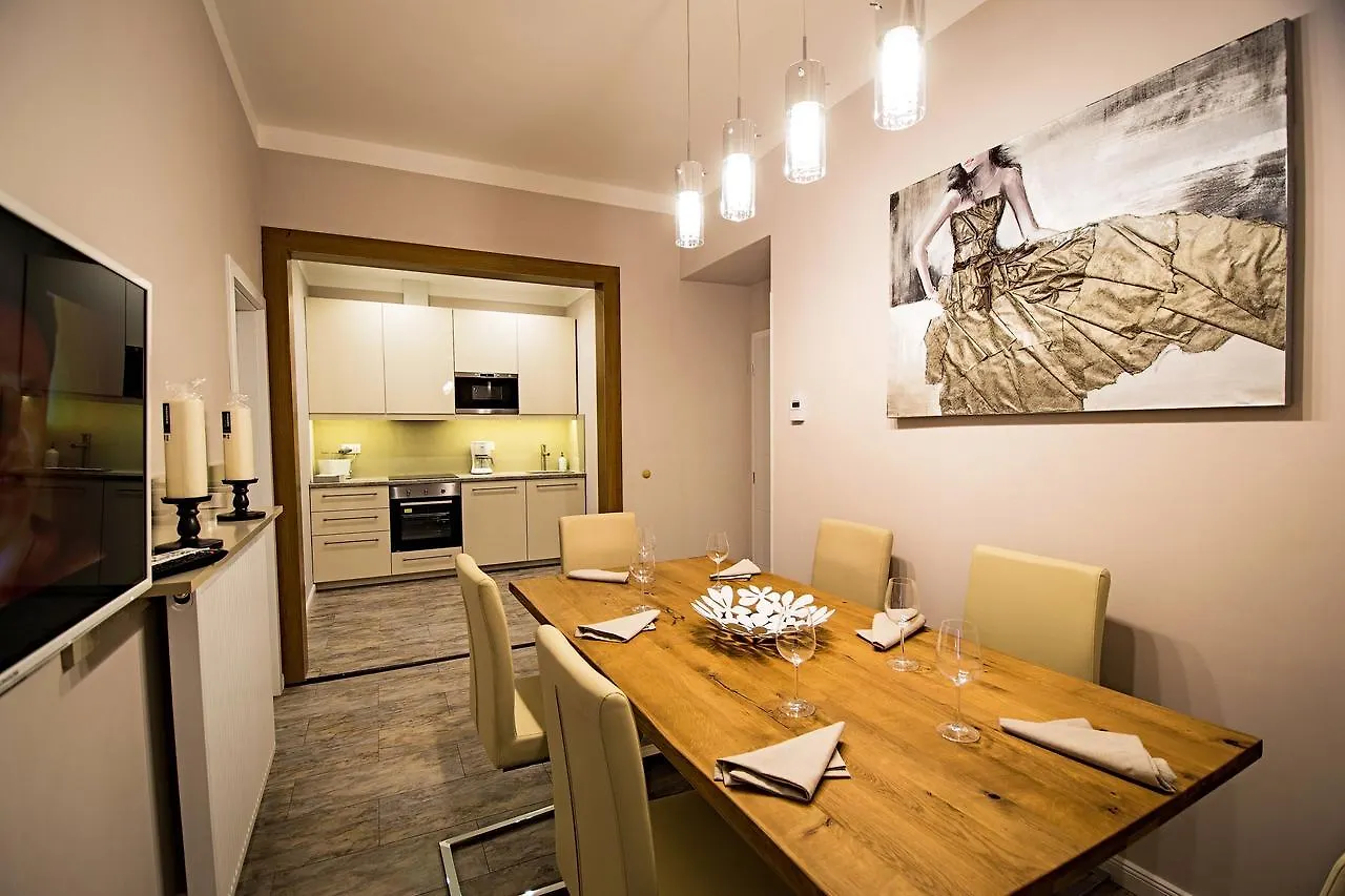 Ruterra By Golden Lady'S 3Bdr Loft Apartment Prague
